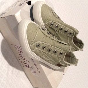 Blowfish Malibu avocado green slip on sneakers 7.5